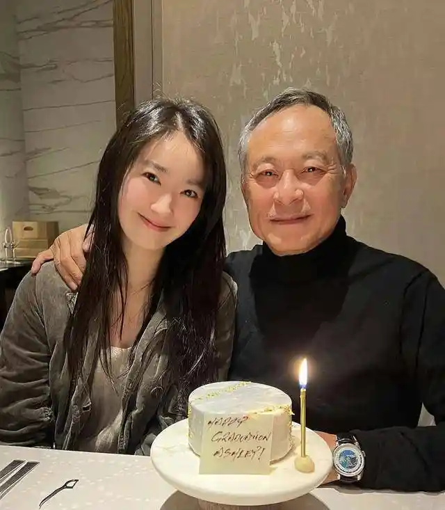 林恺铃港大硕士毕业引热议,与母亲龚慈恩神似引猜测