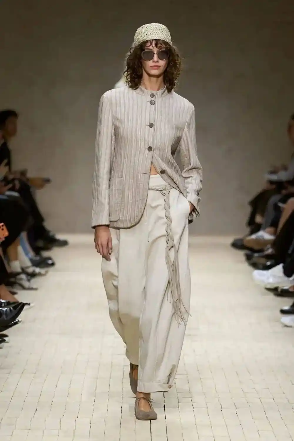 阿玛尼谢幕之作:Emporio Armani 2026春夏系列演绎慵懒美学与色彩革命