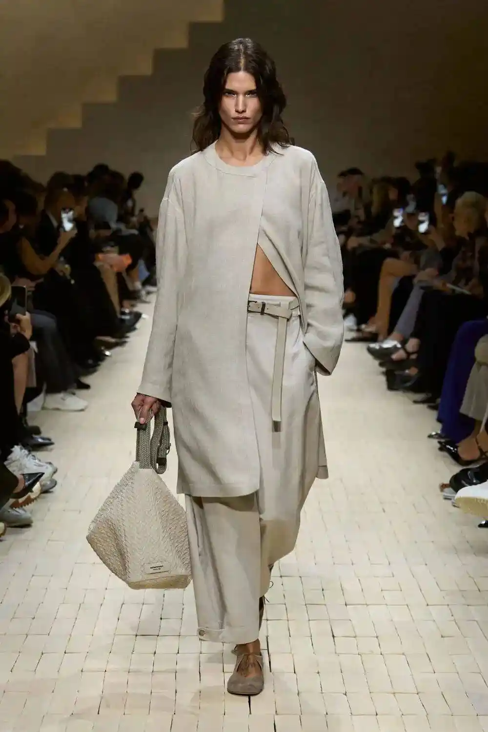 阿玛尼谢幕之作:Emporio Armani 2026春夏系列演绎慵懒美学与色彩革命