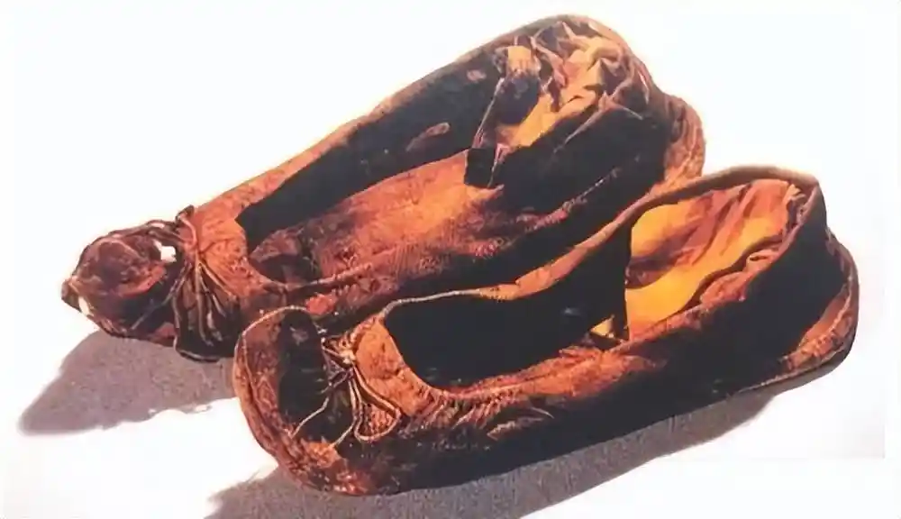 宋朝皇帝为何集体删龙？龙袍消失之谜震惊史学界