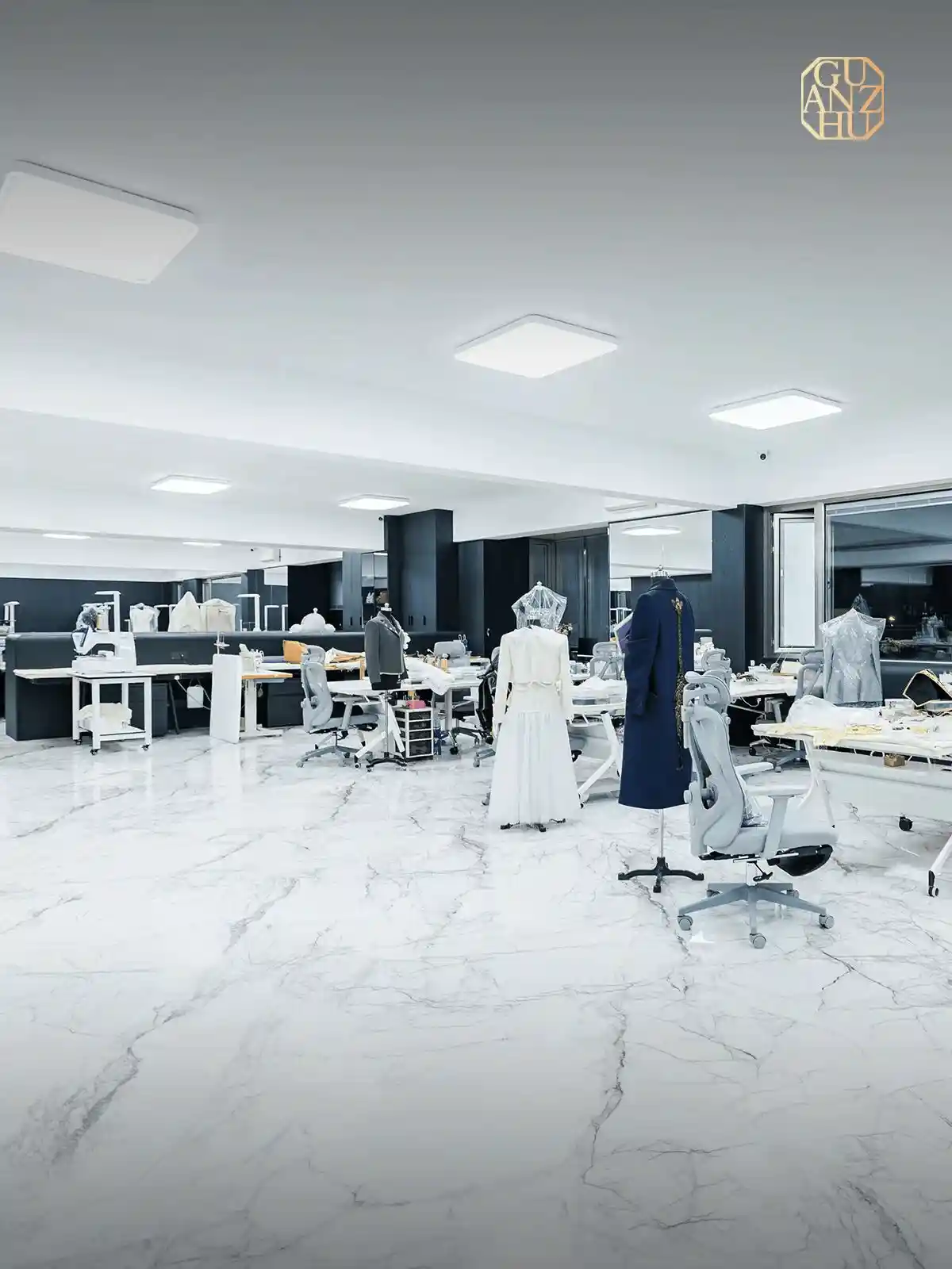 冠珠华珍岩板引爆家居美学革命！郭培联名设计首曝，岩板也能穿出高定气场