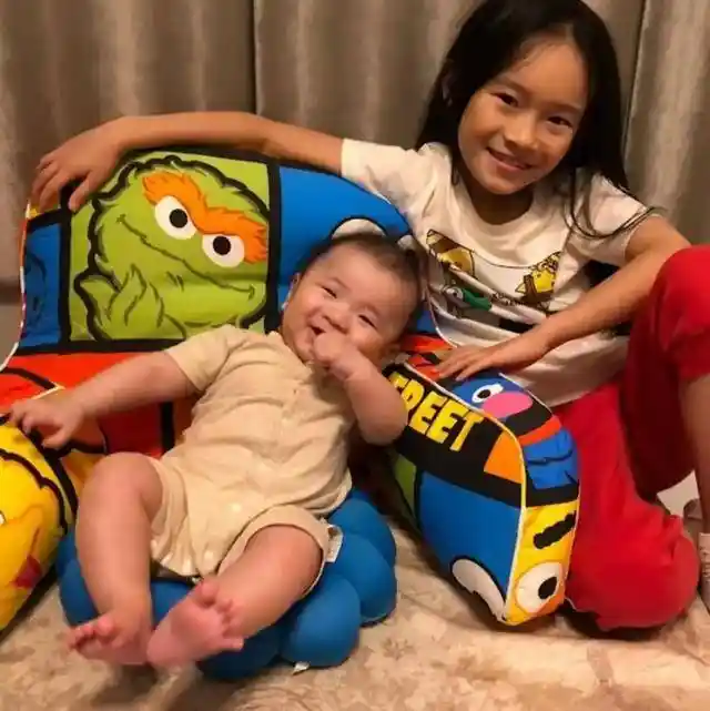 TVB前港姐冠军杨思琦直播翻车!古装造型撞衫广场舞阿姨,网友怒刷寻秦记变寻大妈