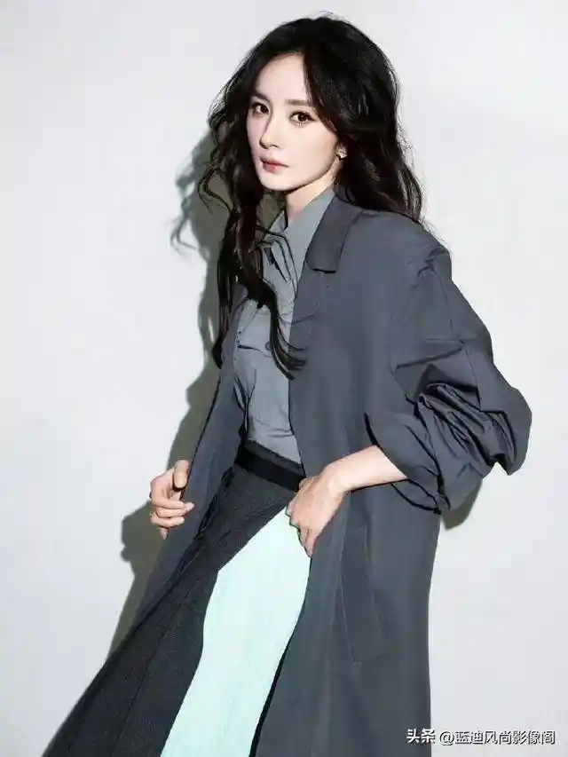 杨幂Prada松弛感,解锁高奢穿搭新境界