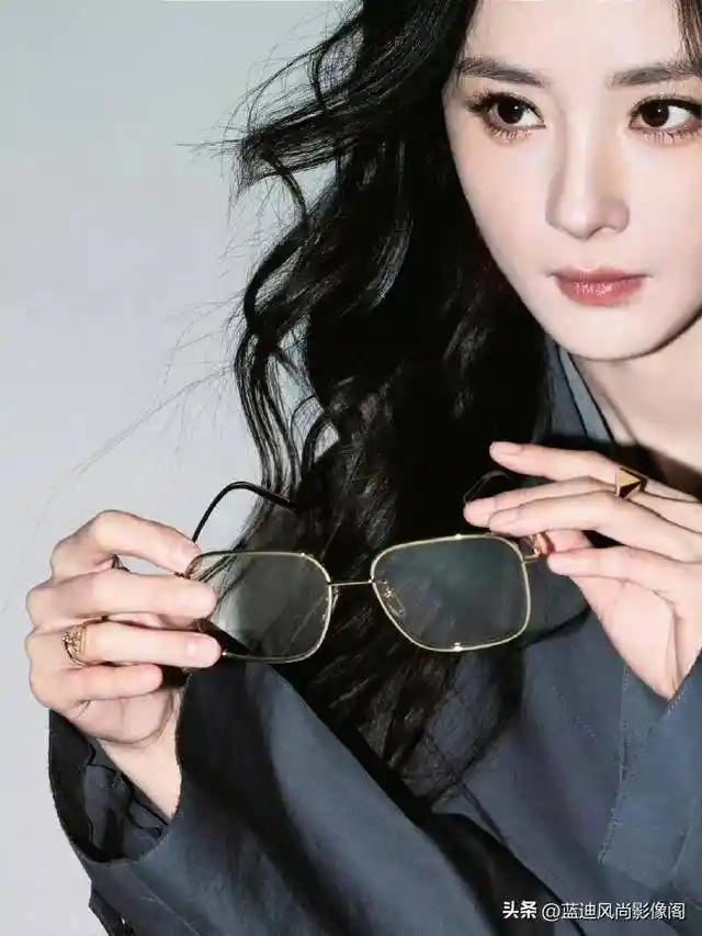 杨幂Prada松弛感,解锁高奢穿搭新境界