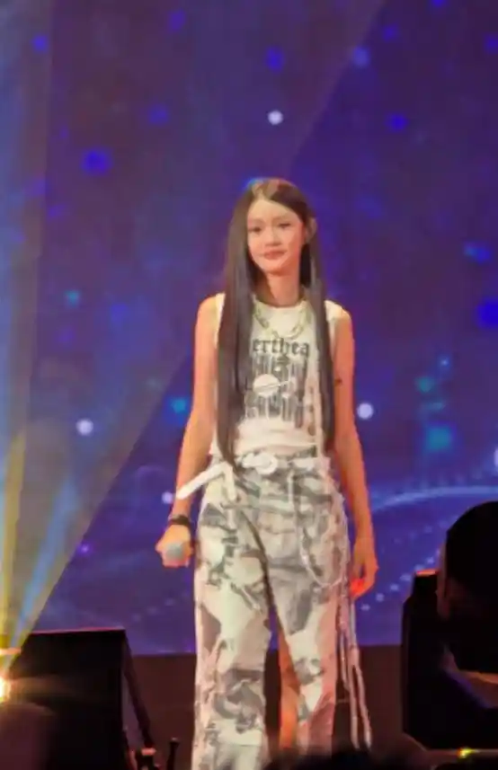 罗嘉良带伤登台引关注，妻子海外生活遭热议