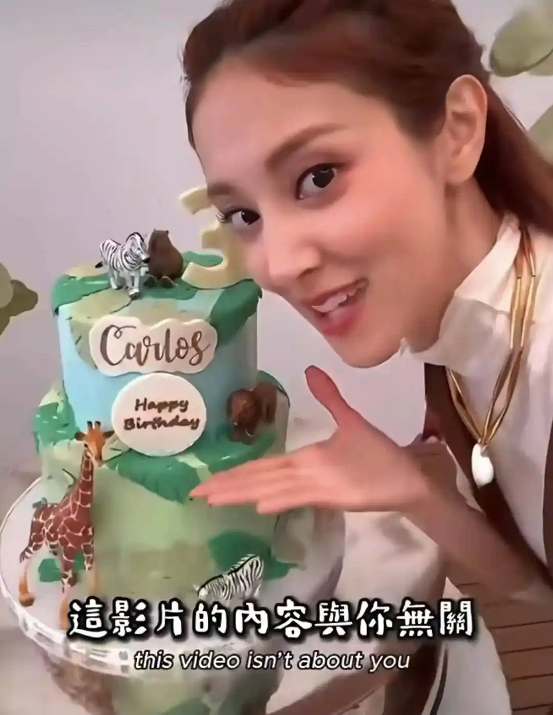 陈凯琳携子庆生引热议，小帅哥颜值爆表似郑嘉颖