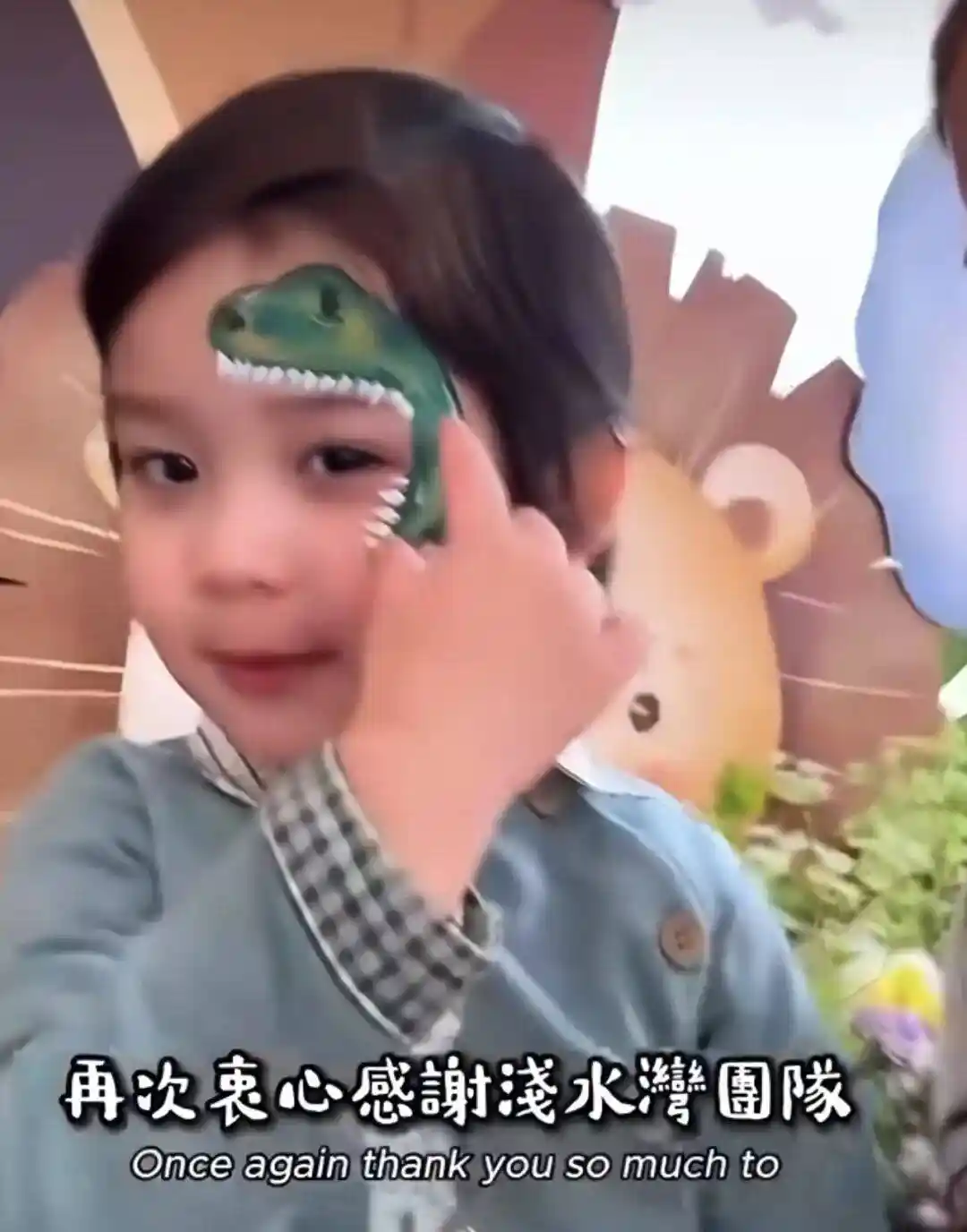 陈凯琳携子庆生引热议，小帅哥颜值爆表似郑嘉颖