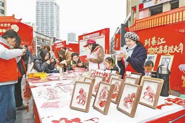 重庆乡村春节爆火剧本杀：非遗打铁花+围炉煮茶+方言贺岁，年味秒变沉浸式实景大片