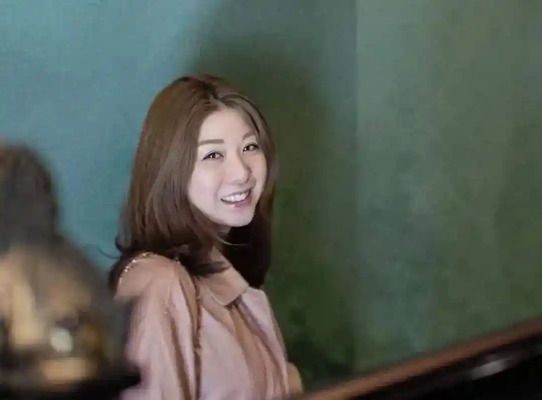 TVB港姐季军深夜发声明：婚内遭背叛、百万债务成导火索，离婚风暴引爆全网热议