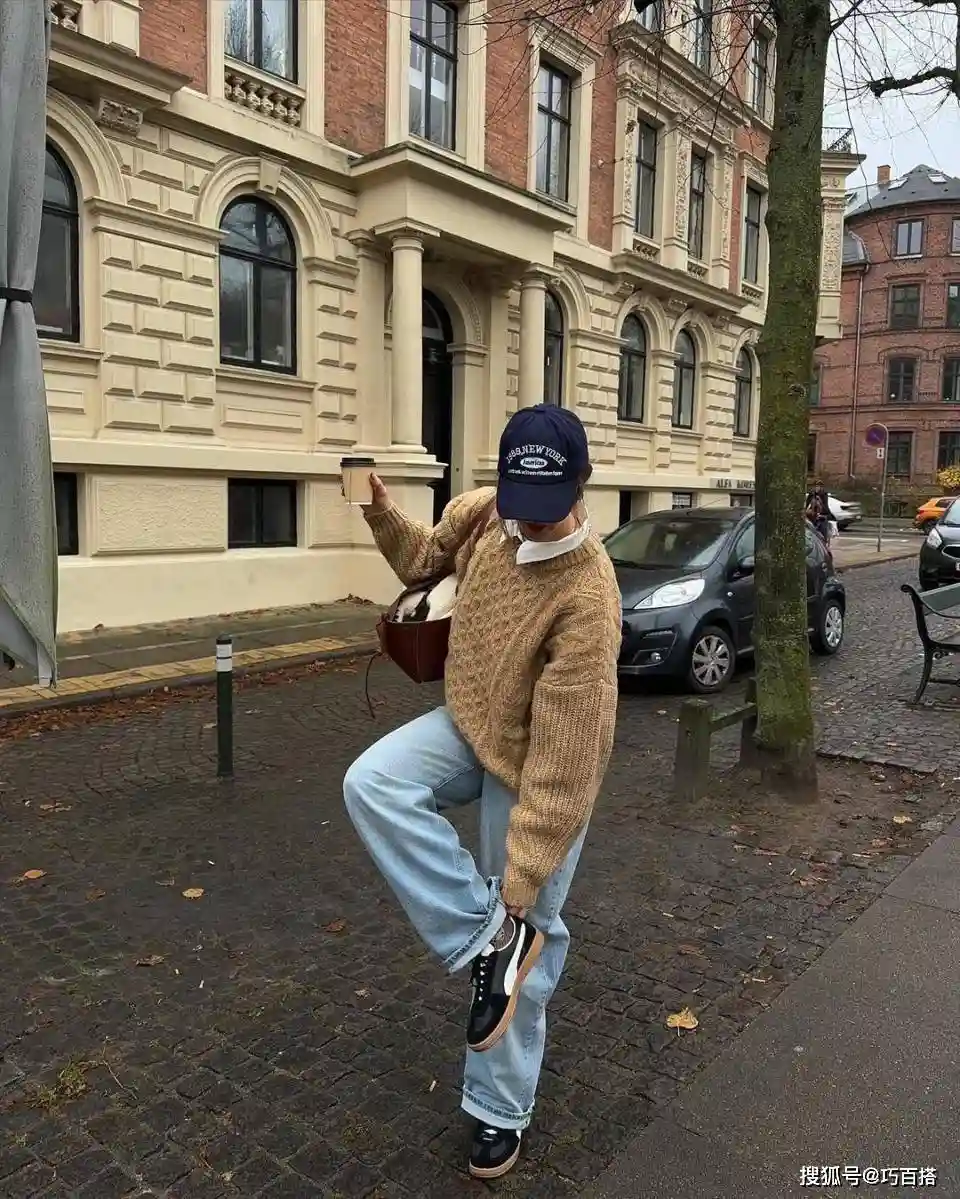 今年冬天穿绞花毛衣+牛仔裤，轻盈出街不靠厚羽绒服！