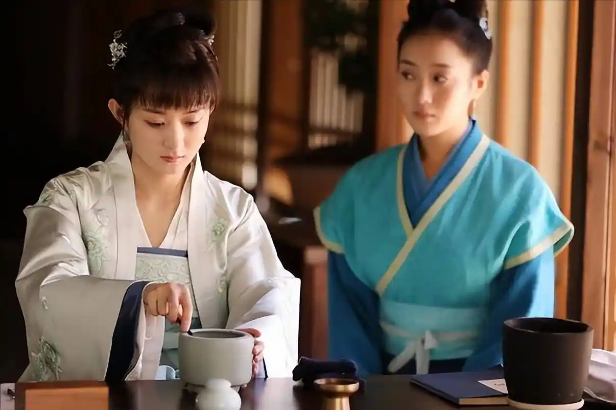 宋朝点茶杀疯了！炙茶、碾末、击拂、咬盏……千年风雅竟是一场顶级宋代咖啡拉花？
