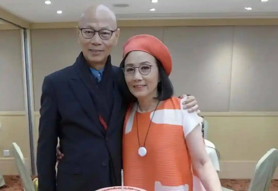 汪明荃豪宅迎30+宾客拜年，6000万海景宅引爆新年热闹话题