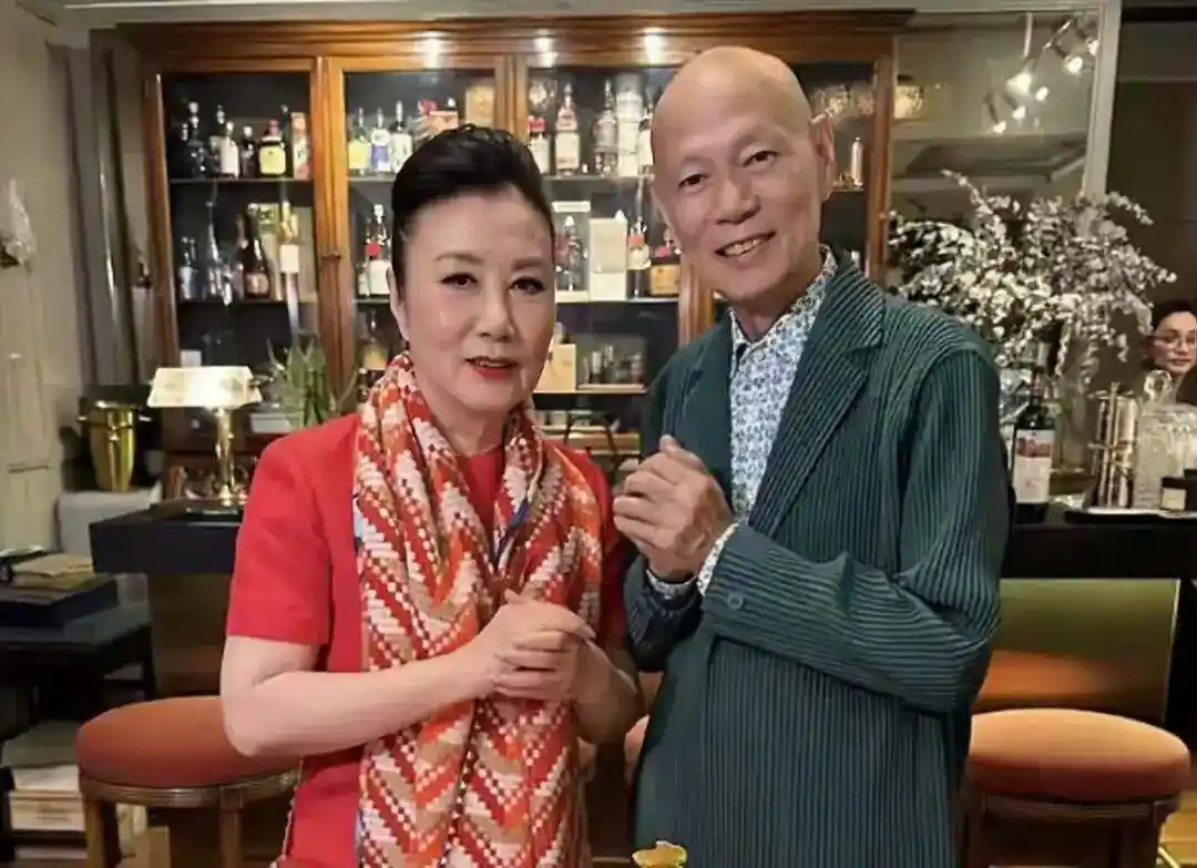 汪明荃豪宅迎30+宾客拜年，6000万海景宅引爆新年热闹话题