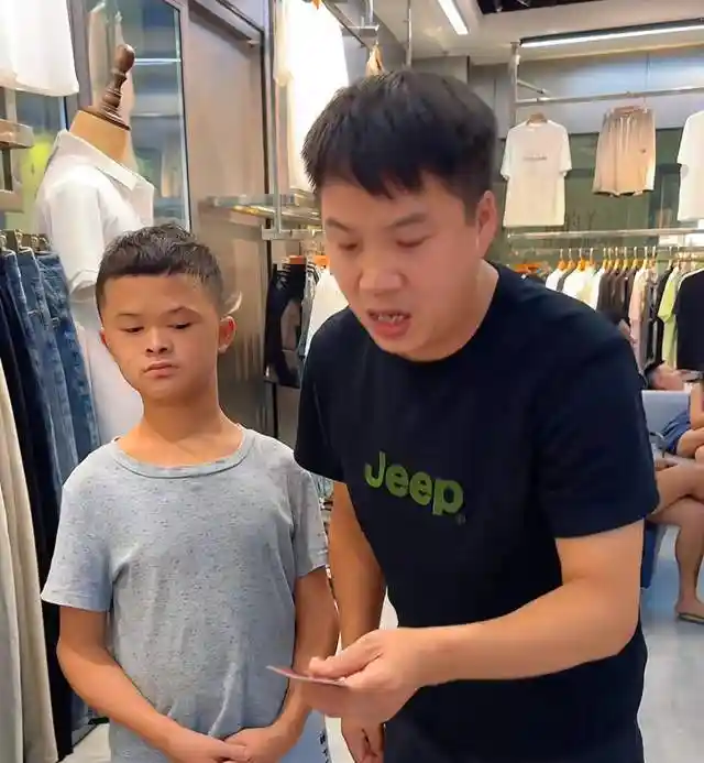 小马云哥哥范小勇刑满归来首秀！KTV狂嗨摇头晃脑引全网刷屏