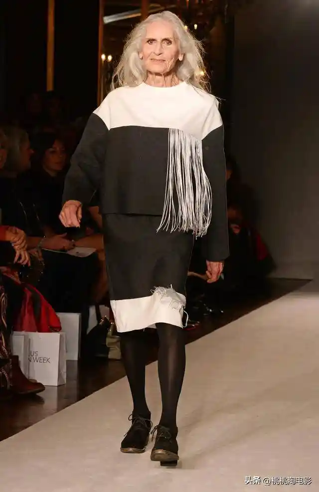97岁传奇超模达芙妮逝世,70岁逆龄回归时尚巅峰