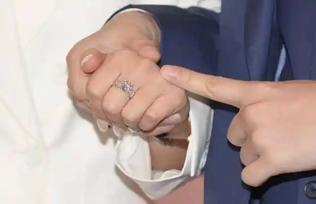 钟培生官宣婚讯，袁嘉敏孕态曝光引热议