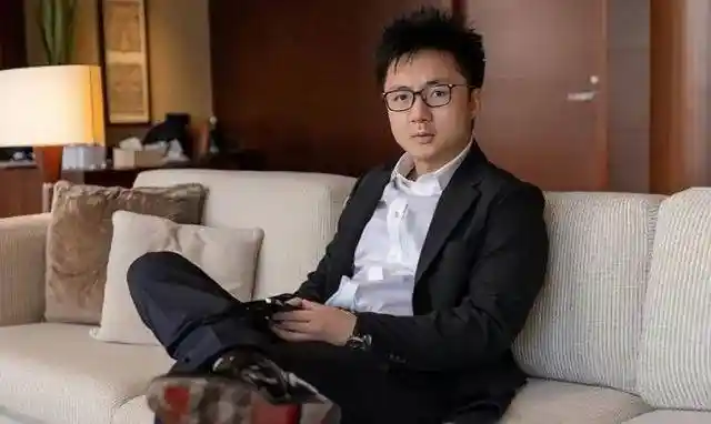 钟培生官宣婚讯,袁嘉敏孕态曝光引热议