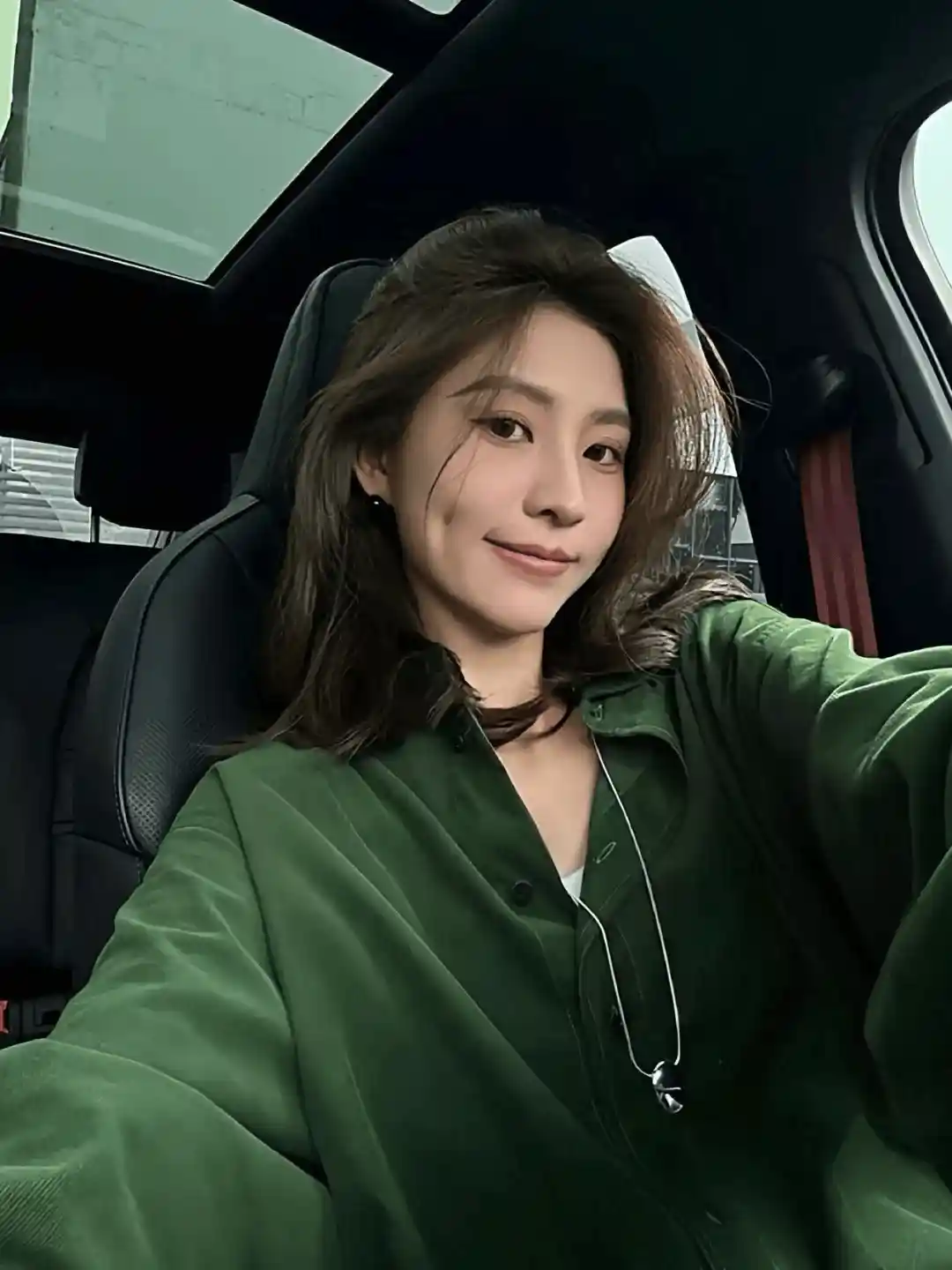 2026开年爆火！苔藓绿灯芯绒衬衫杀疯了：高级感拉满，全网断货预警