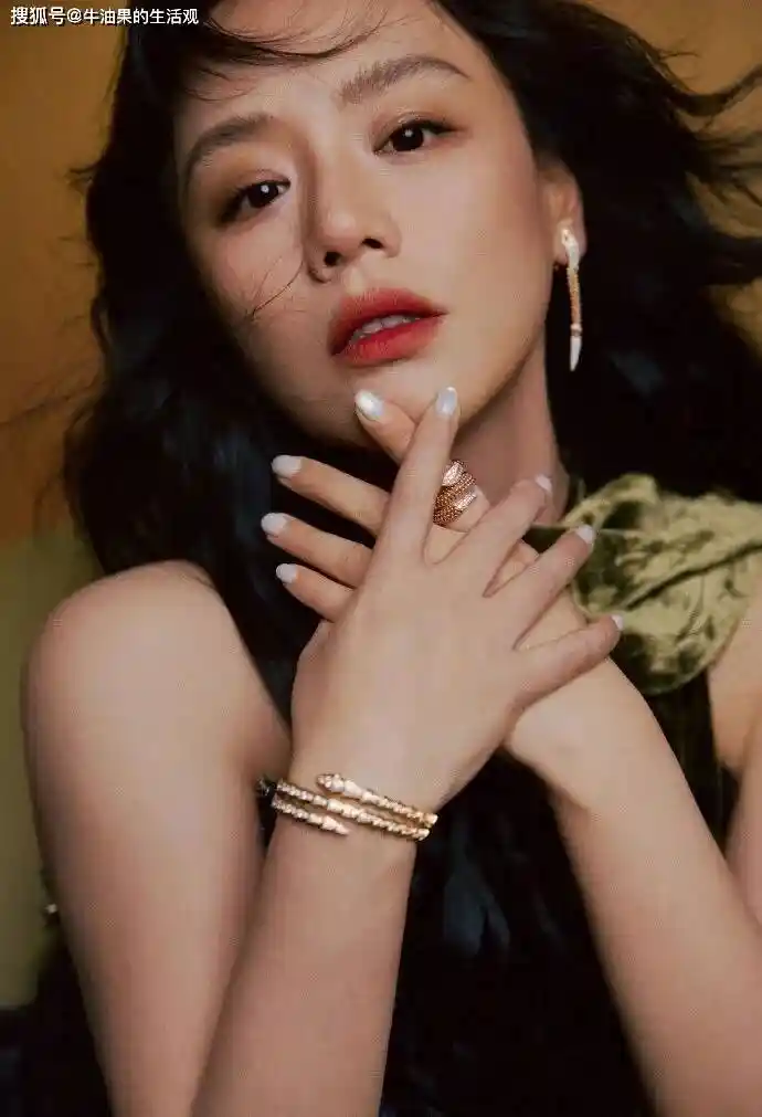 马思纯张哲轩和平分手引爆全网！网友怒删恋爱脑标签：她早不是十年前的那个女孩