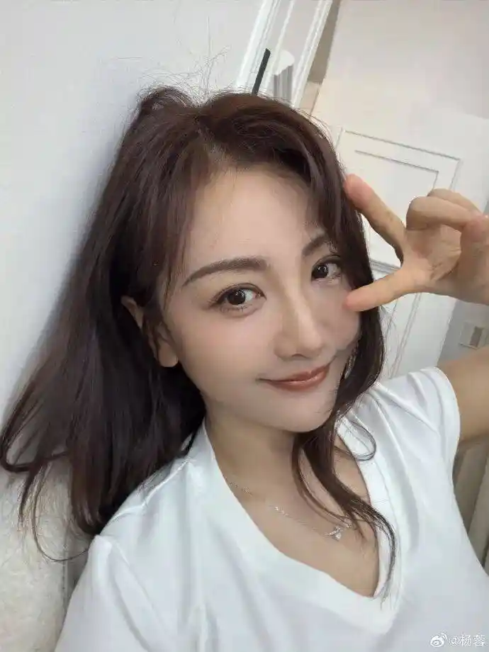 胡辣汤小花遭打压退圈？陈坤被替换引热议？张天爱陷婚变风波？杨蓉突发意外？明星秘闻大揭秘