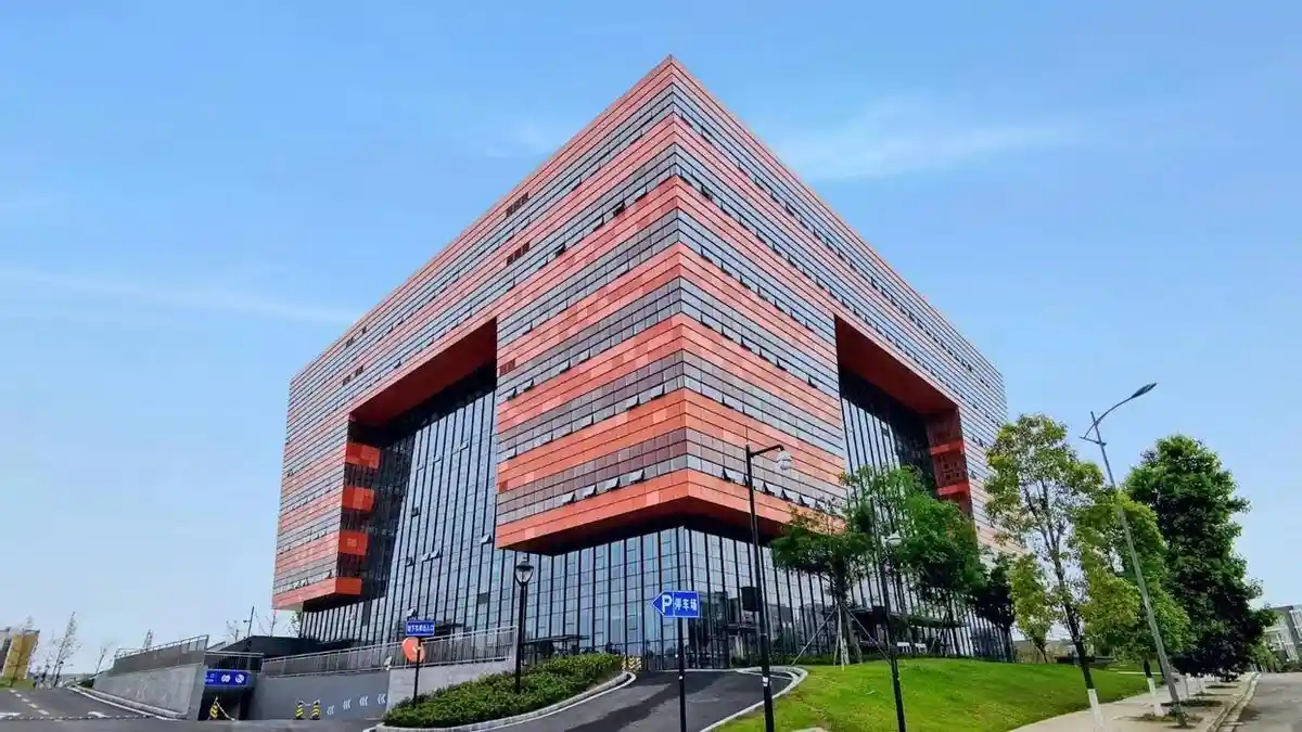 开封大学→成都大学：一场跨越十年的专科逆袭风暴，他们如何撕掉学历标签？