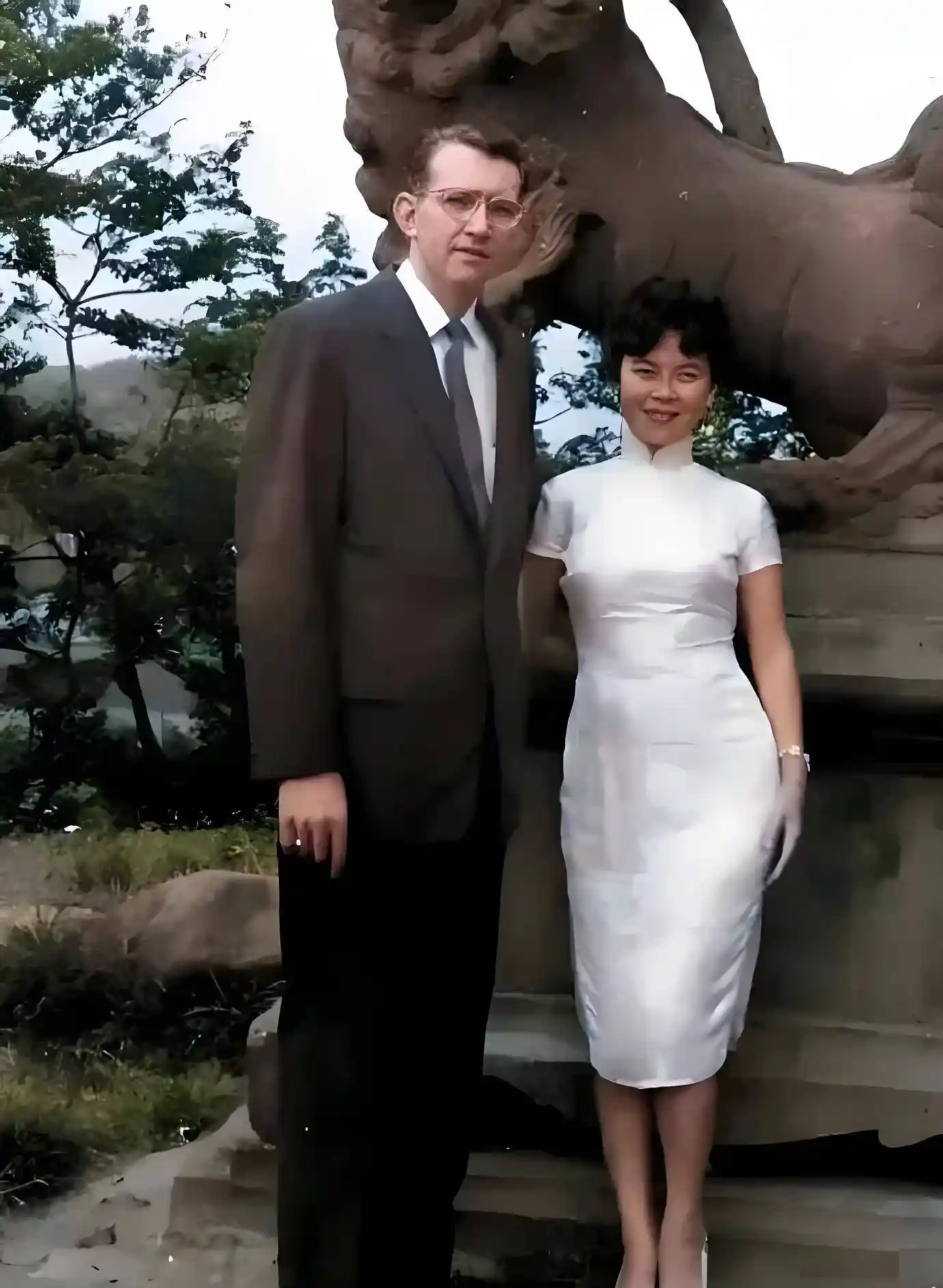 费翔独居养猫，父母双逝无子女，却被亲戚暗中盯上遗产？