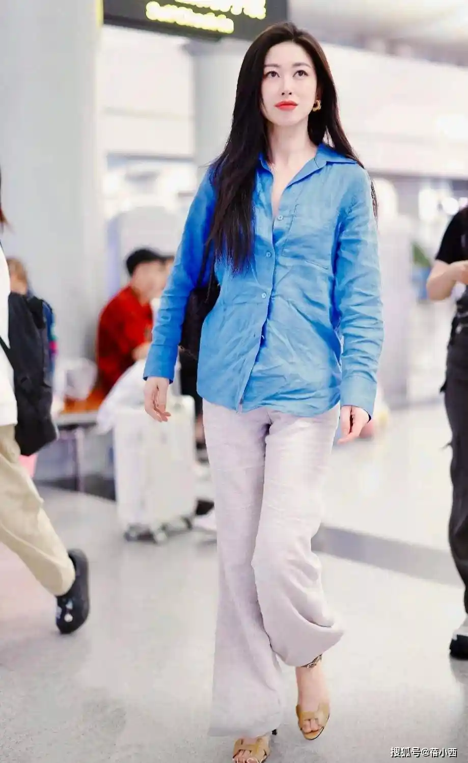 朱珠穿搭启示录：衬衫+这些单品，才是真正的贵气王
