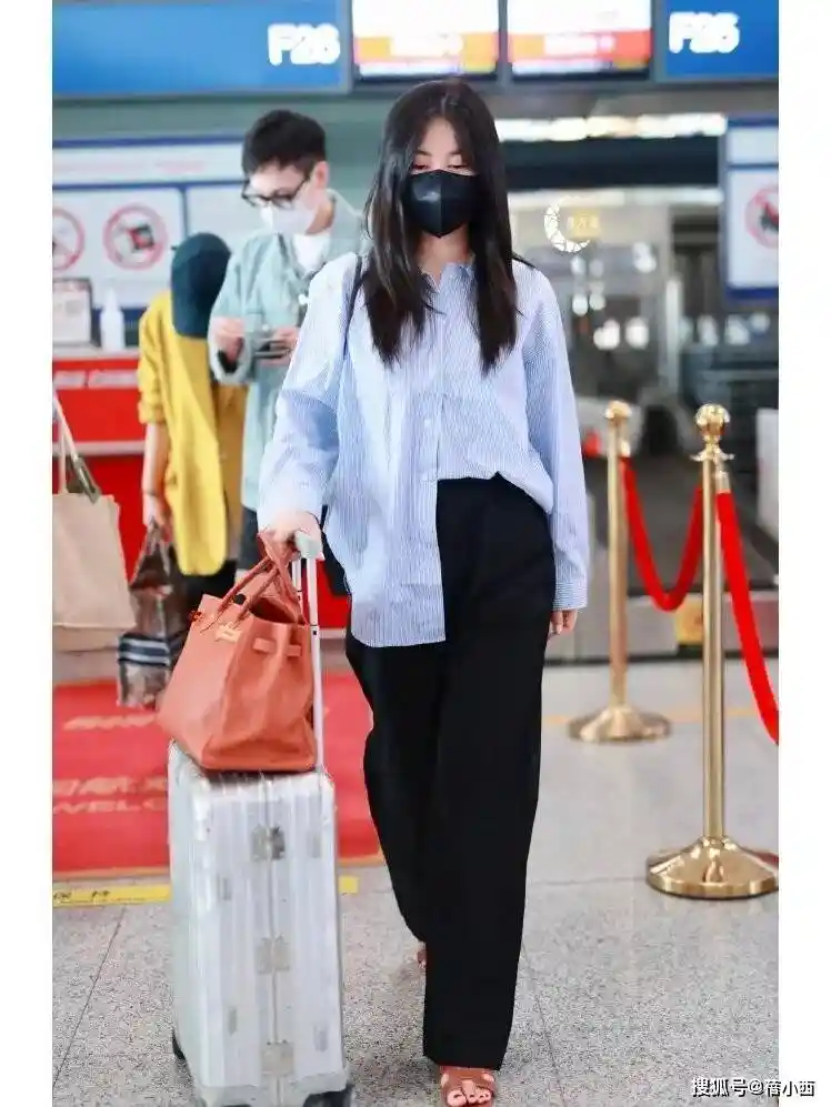 朱珠穿搭启示录：衬衫+这些单品，才是真正的贵气王