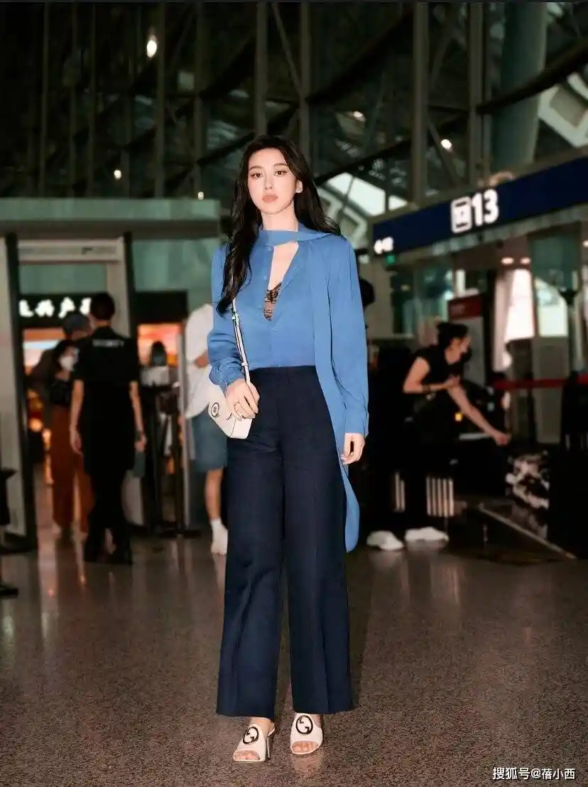 朱珠穿搭启示录：衬衫+这些单品，才是真正的贵气王