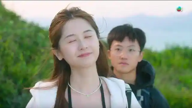 TVB新晋女新人爆红，甜美颜值引热议，网友直呼神似陈自瑶