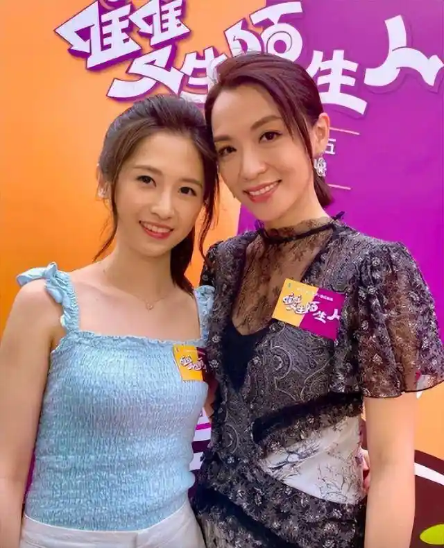 TVB新晋女新人爆红，甜美颜值引热议，网友直呼神似陈自瑶