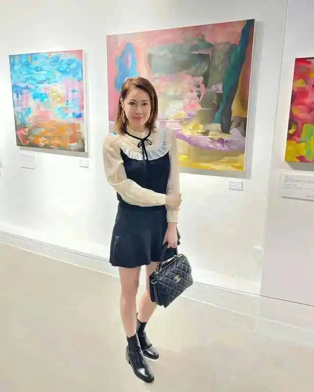 TVB冻龄港姐陈颖妍神隐15年惊现江湖!48岁素颜生图刷爆热搜,传曾拒周慧敏男友示爱,慢生活哲学引爆全网热议
