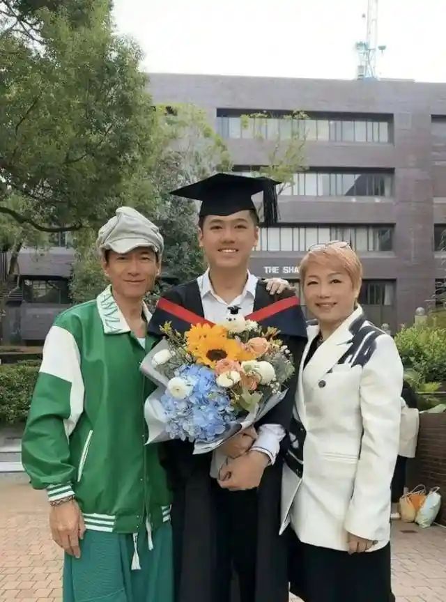 江华母亲去世后首露面，消瘦身影险被撞，昔日TVB男神现状令人心疼