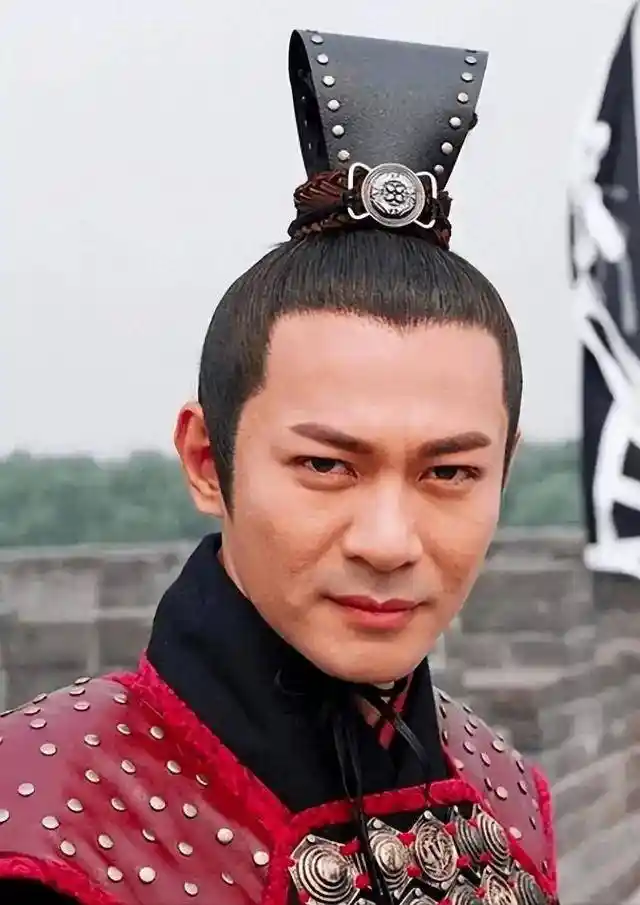 江华母亲去世后首露面，消瘦身影险被撞，昔日TVB男神现状令人心疼