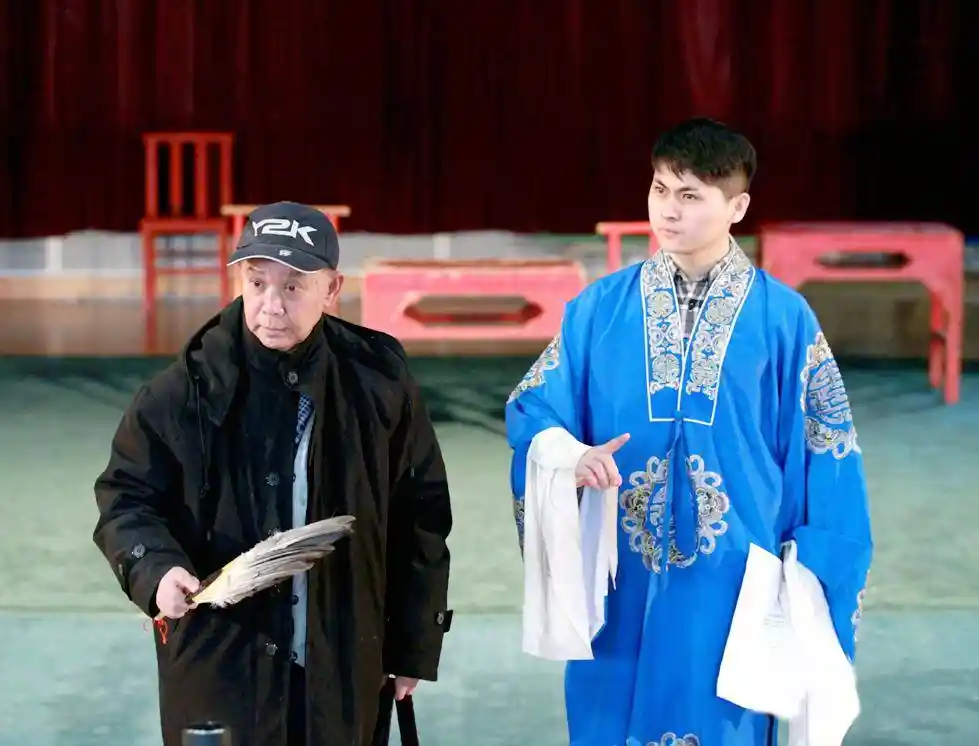 京剧电影《磐石湾》主演李崇善去世,其子为国航飞行员引热议
